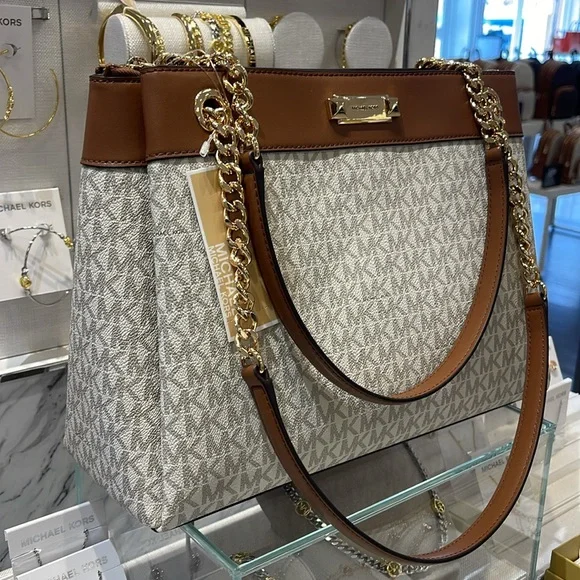 Michael Kors Whitney Medium Signature Logo Tote Bag
Vanilla
NWT - Picture 8 of 16